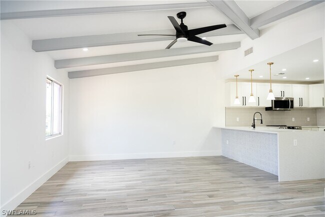 Building Photo - 6360 Royal Woods Dr