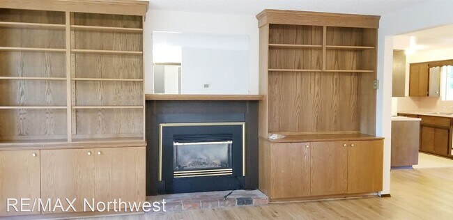 Building Photo - 2 br, 1 bath House - 2502 Carpenter Rd SE #B