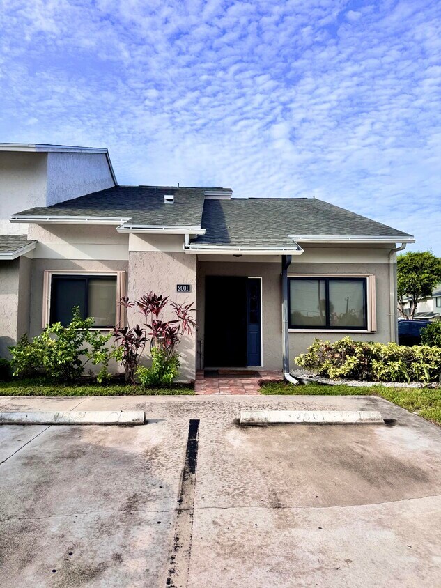Foto principal - 2001 Wharf Ln