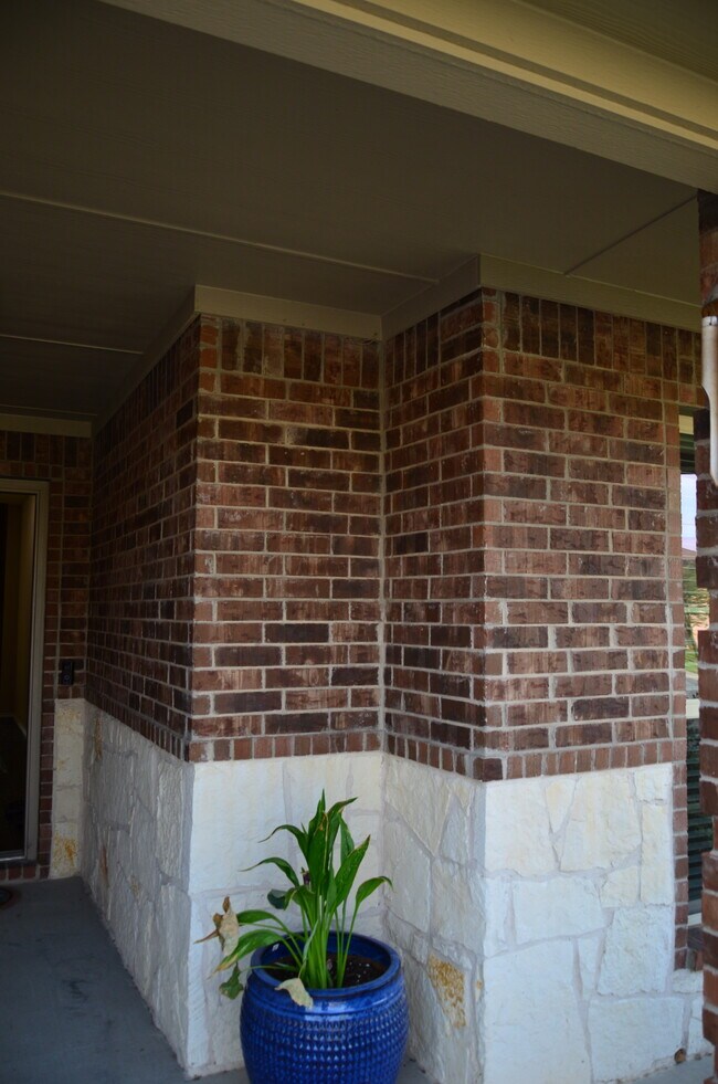 Front Porch - 312 Rustic Oak Ln