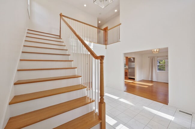 Foto del edificio - 53 Midbrook Ln