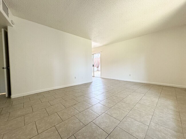 Building Photo - 44700 Las Palmas Ave