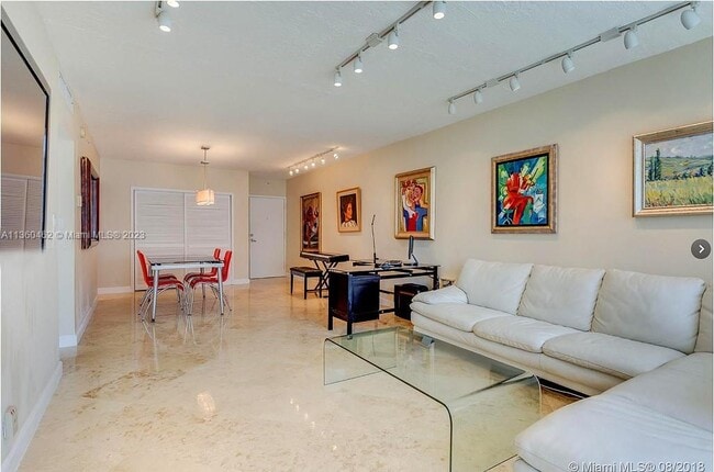 Foto del edificio - 3000 S Ocean Dr