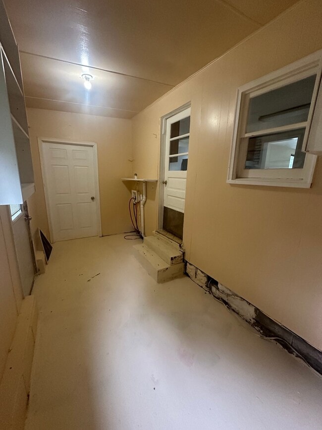 Building Photo - 520 N Maple St