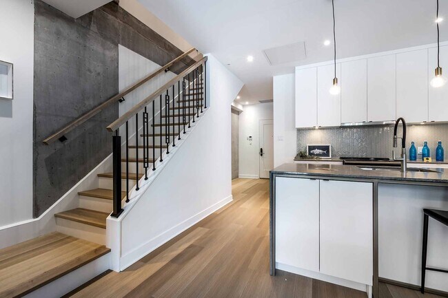 Building Photo - The Onyx Montreal Apartments