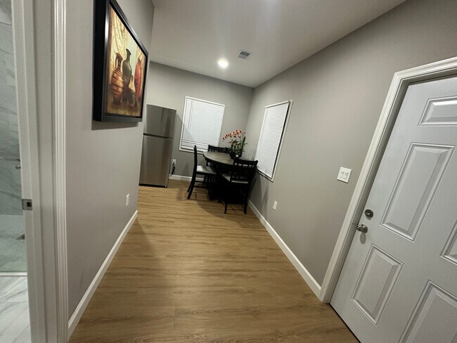 Foto del edificio - 2608 Village Ln