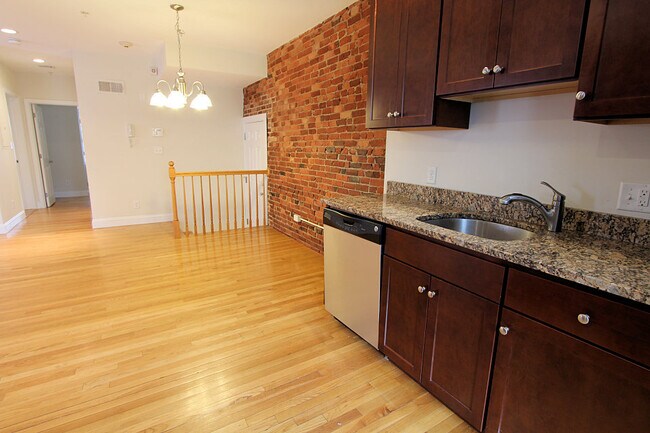 Building Photo - 3 Griggs Pl