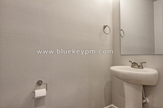 Building Photo - 3 Bed,2.5 Bath Townhome at the Landing At ...