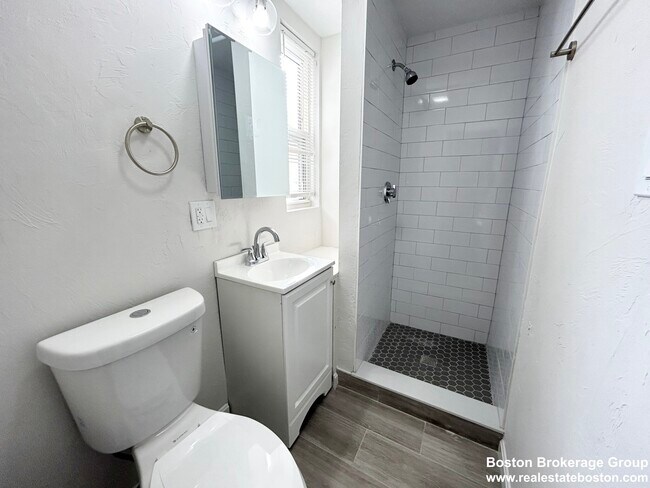Foto del edificio - 153 E Cottage St