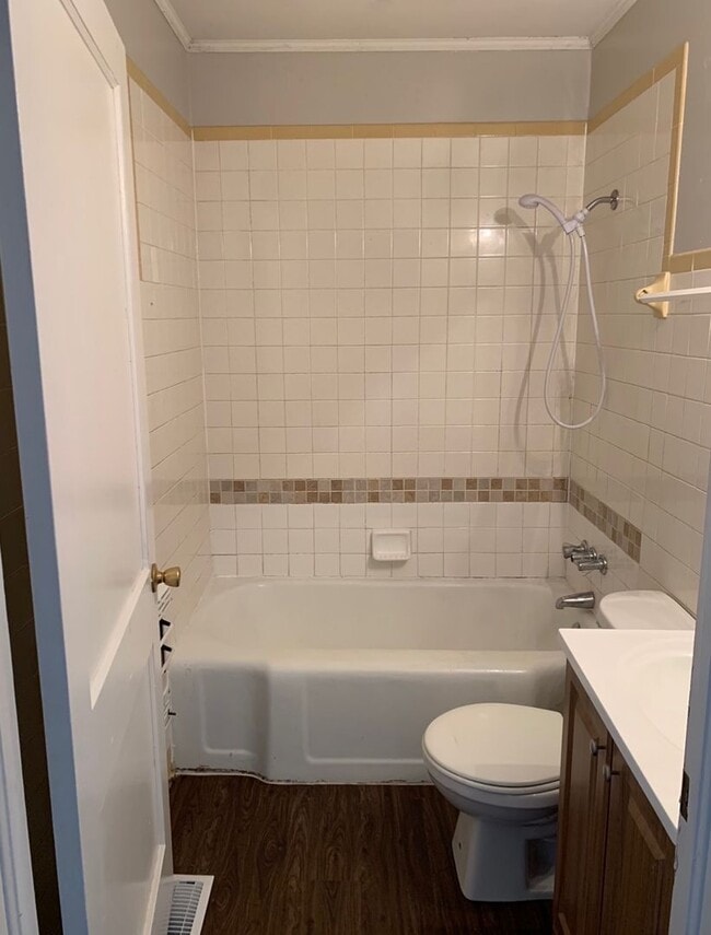 Building Photo - MOVE IN SPECIAL! No move in Rent - Just Pa...