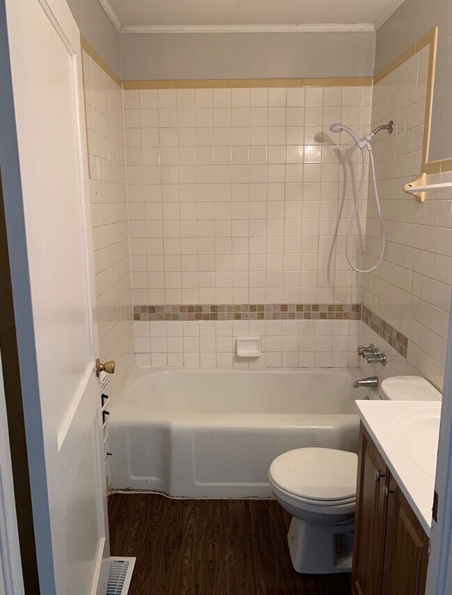 Foto del edificio - MOVE IN SPECIAL! No move in Rent - Just Pa...