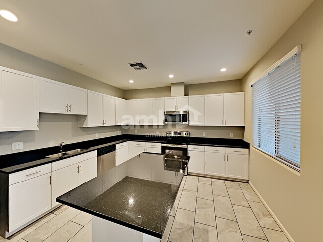 Foto del edificio - 20734 W Stone Hill Rd