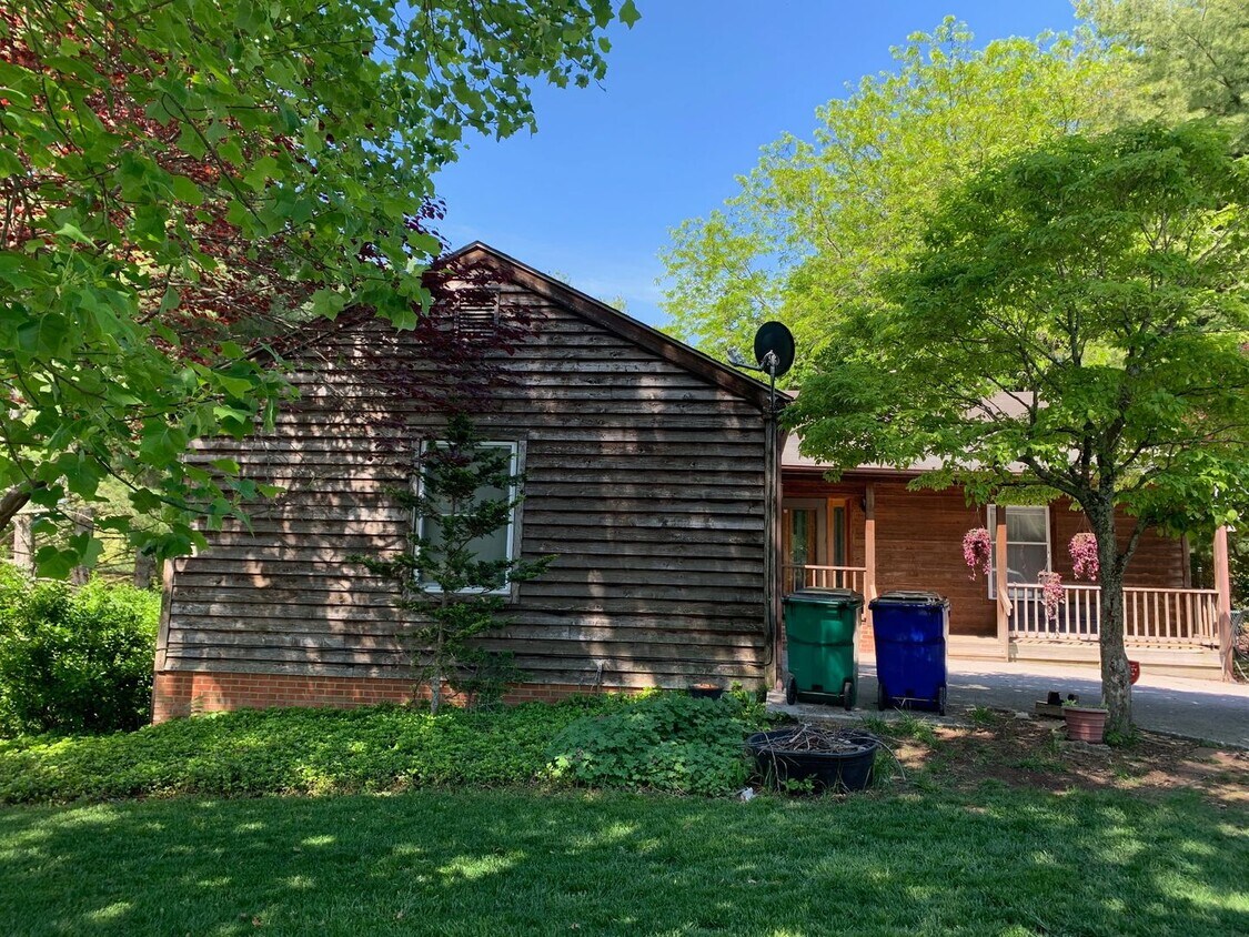 Building Photo - 1101 Horseshoe Ln