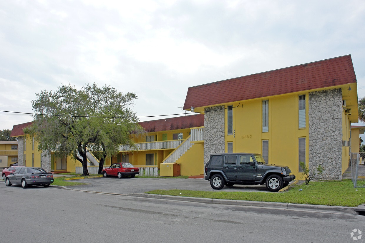 Building Photo - 4390 NW 10th St