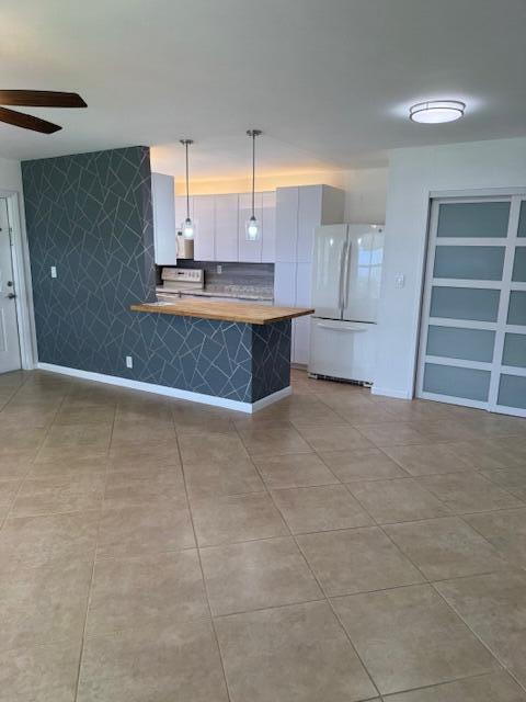 Building Photo - 115 Lakes End Dr