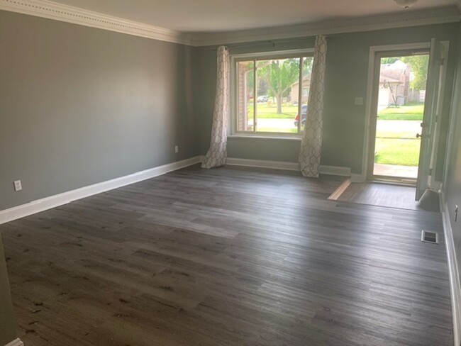 Foto del edificio - 13843 Grove Park Dr