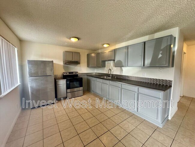 Building Photo - 972 33 Avenue