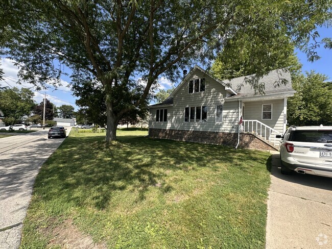 Building Photo - W267N2926 Peterson Dr