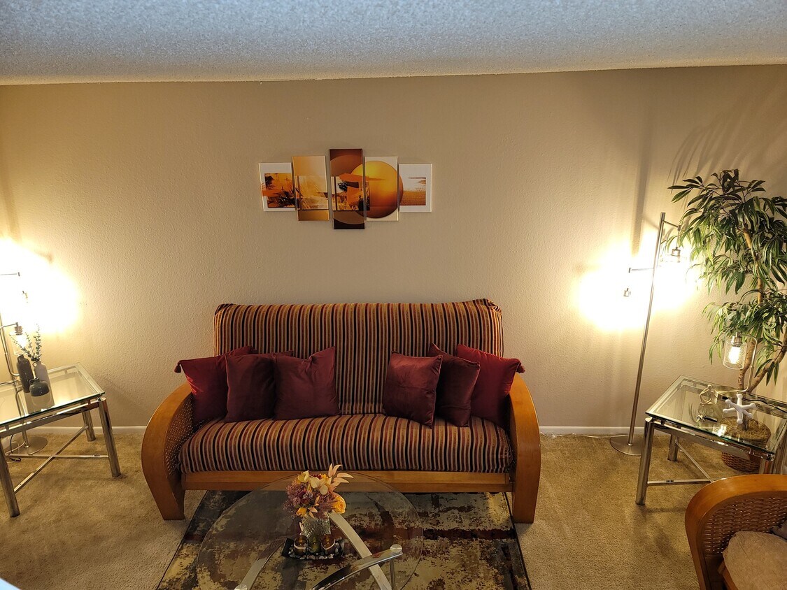Foto del edificio - 5040 Heather Dr