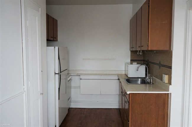 Building Photo - 1 br, 1 bath Apartment - 809 E Kingsley St  B