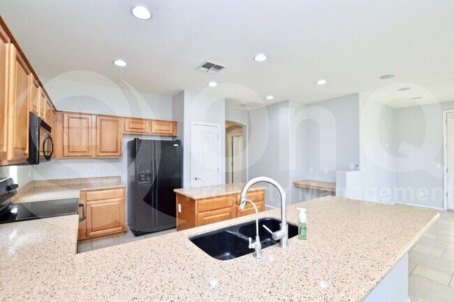 Foto del edificio - 3253 E Lafayette Ave