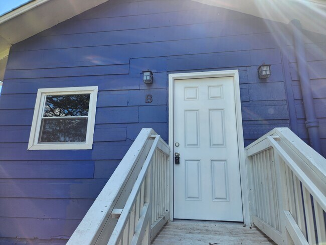 Building Photo - 1519 Olympian Way SW