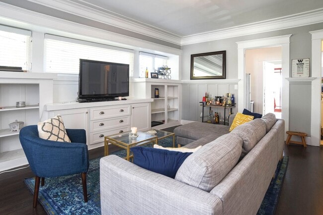 Foto del edificio - Charming Upper Floor 2 Bed / 1 Bath with Bonus Studio in a Prime Echo Park Location