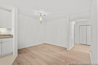 Building Photo - 1731 N Dovetail Dr