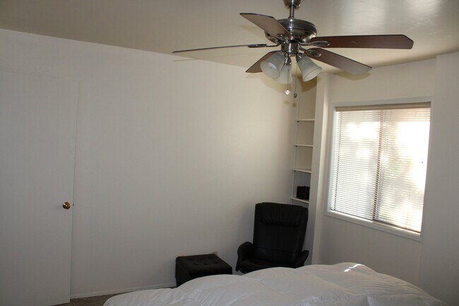 Foto del edificio - 2459 Indian Springs Ln