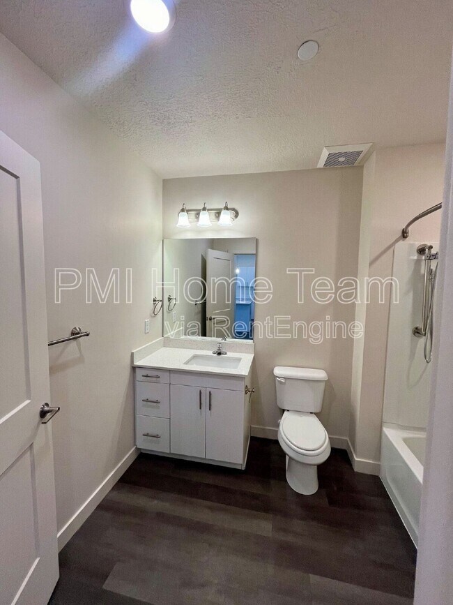 Building Photo - 158 E 900 S