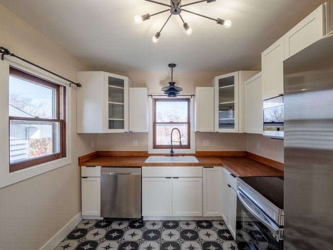 Building Photo - Westwood