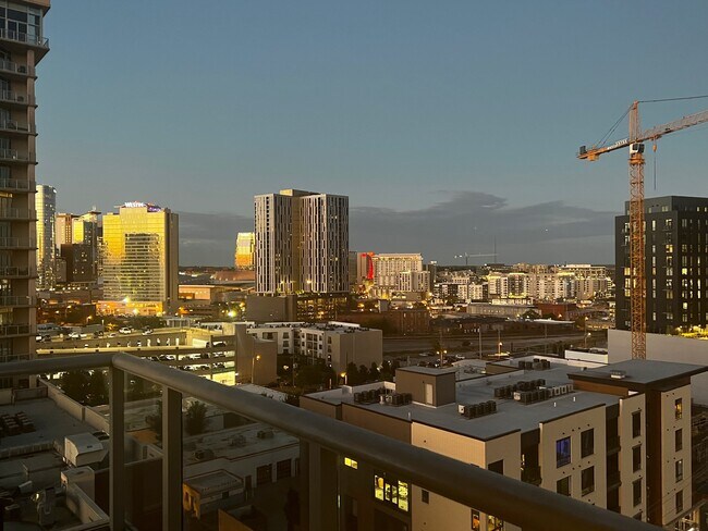 Foto del edificio - 700 12th Ave S