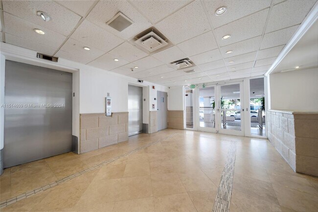 Foto del edificio - 7545 E Treasure Dr