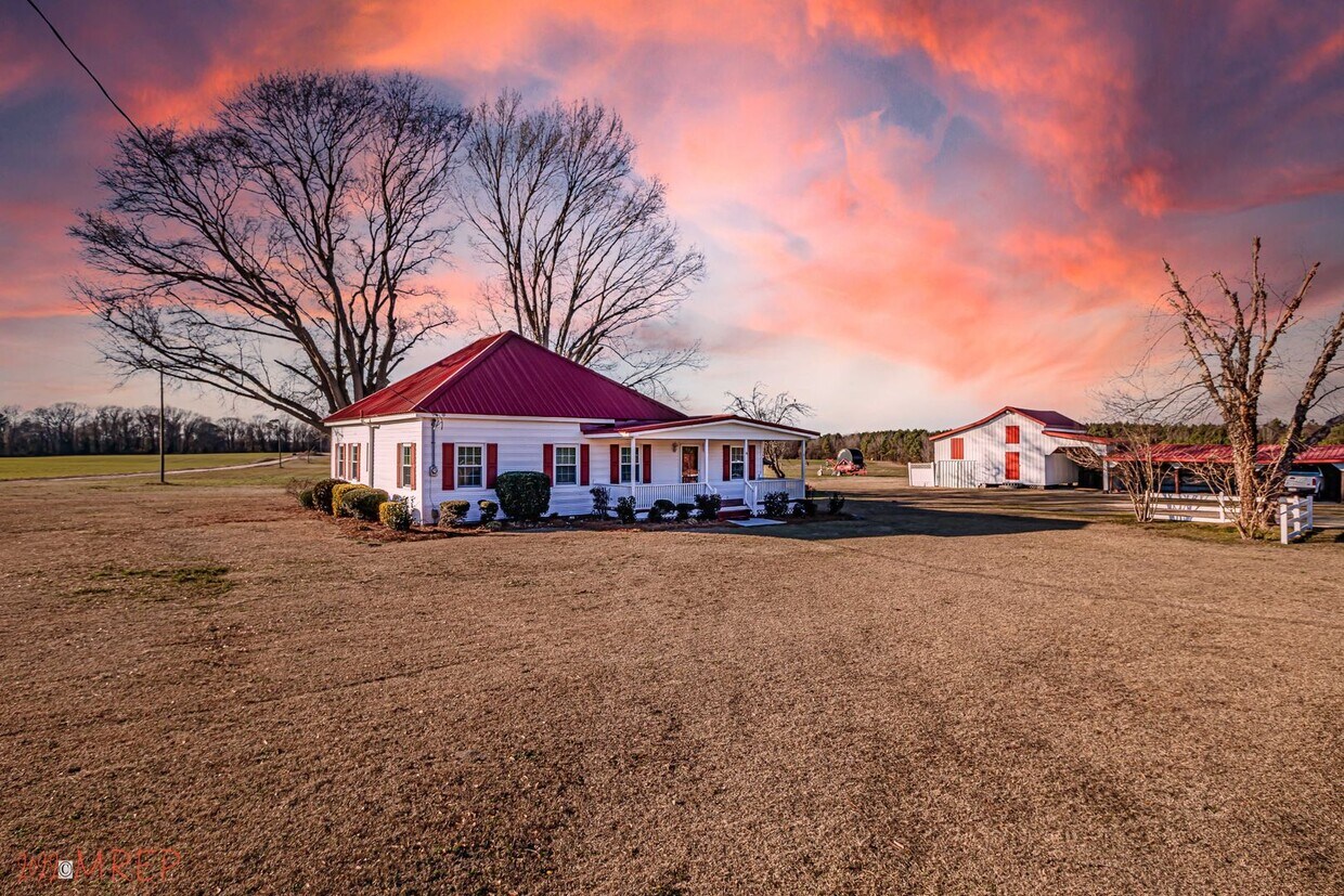 Foto principal - RENOVATED FARMHOUSE in Mt. Olive!