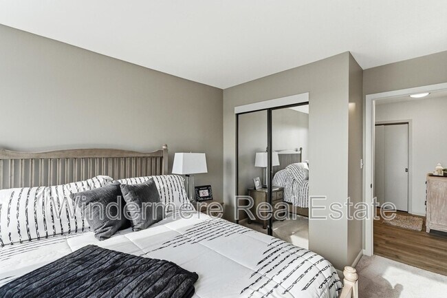 Foto del edificio - 220 Broadway Ave S