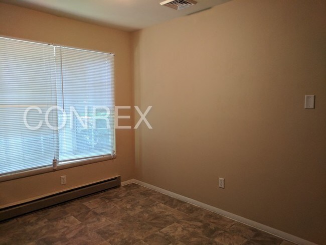 Foto del edificio - 984 Crestwood Hills Dr