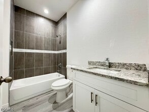 Building Photo - 537 Greenbriar Blvd