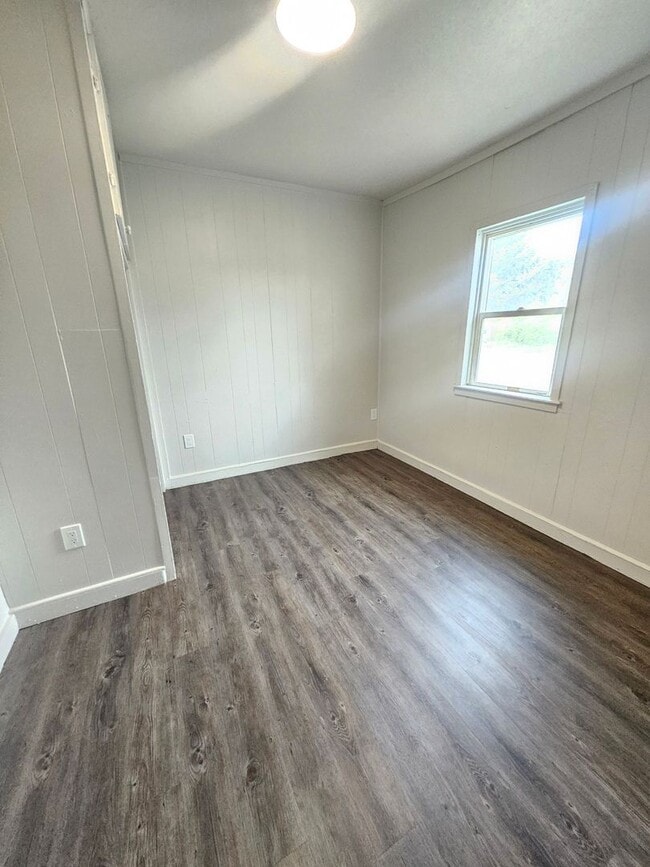 Building Photo - Cute Middleton Duplex