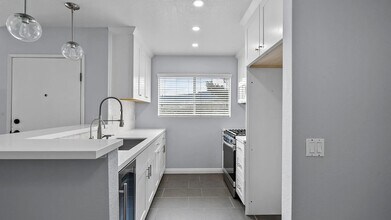 Building Photo - 24491 Valle Del Oro
