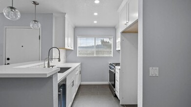 Building Photo - 24491 Valle Del Oro