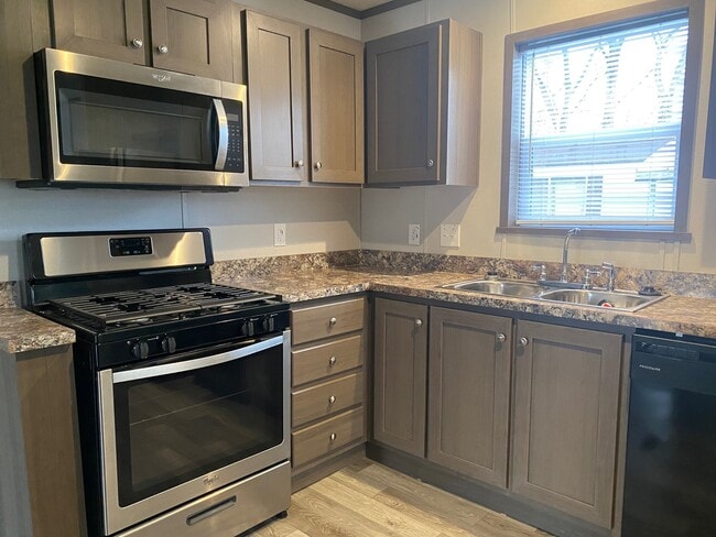 Building Photo - 2701 Huizenga St