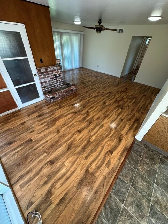 Foto del edificio - Nor Cal Realty Inc, 3 BD 2 BTH house with 2 car garage