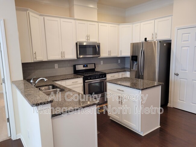 Building Photo - 4808 Blue Elm Ln
