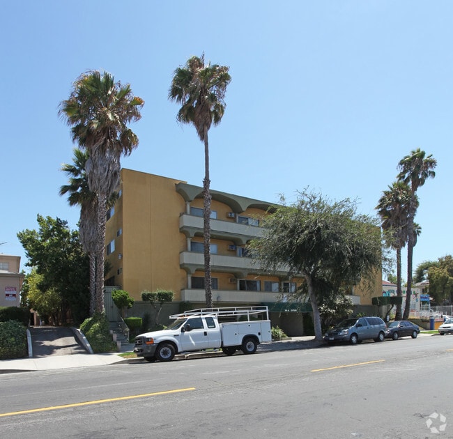 Building Photo - 124 N Oxford Ave