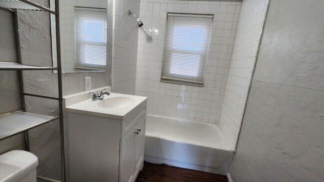 Building Photo - Nice 2 bed 1 bath in OKC!  $875 Per Month!