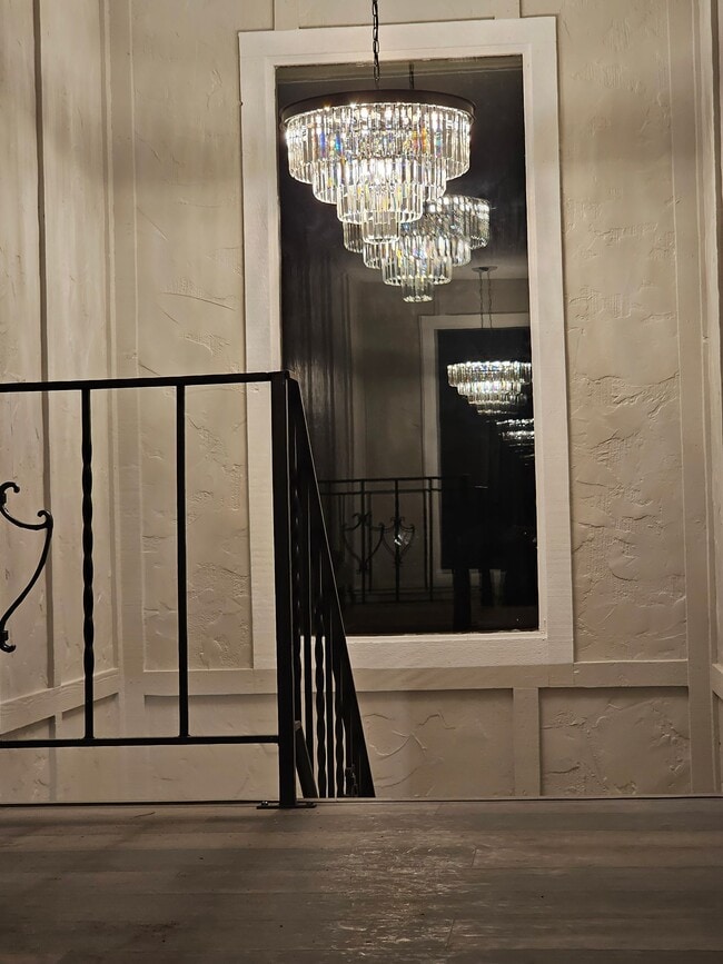 Foto del edificio - Like new large 2 bedroom apt coming available!