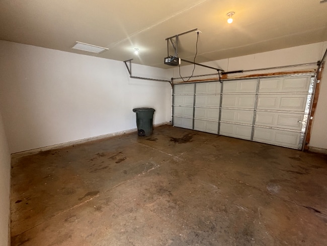 Building Photo - 411 Prom Dr SW
