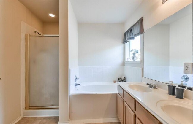 Foto del edificio - 5722 W Harrow Dr