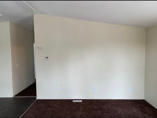 Building Photo - 8391 San Fernando Rd