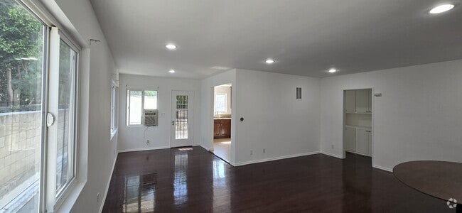Building Photo - 361 N Hayworth Ave